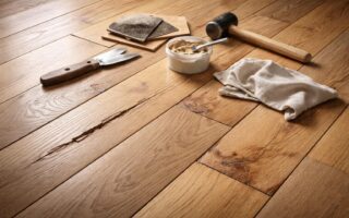 découvrez comment identifier et réparer les défauts sur un parquet massif. guide pratique pour entretenir et restaurer vos lames de parquet efficacement.